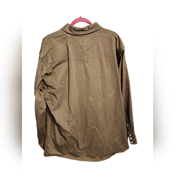 Wrangler pearl snap long sleeve button down. - Picture 5 of 7